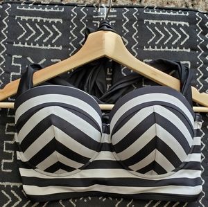 Black and White Pin Up Torrid Swim Top sz L aka 1